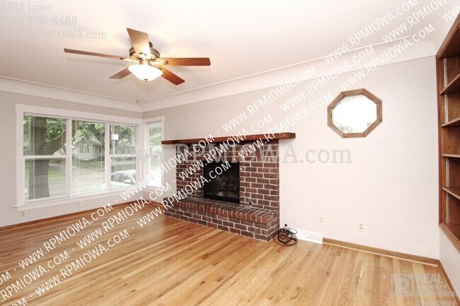 Foto del edificio - 4131 E 10th St