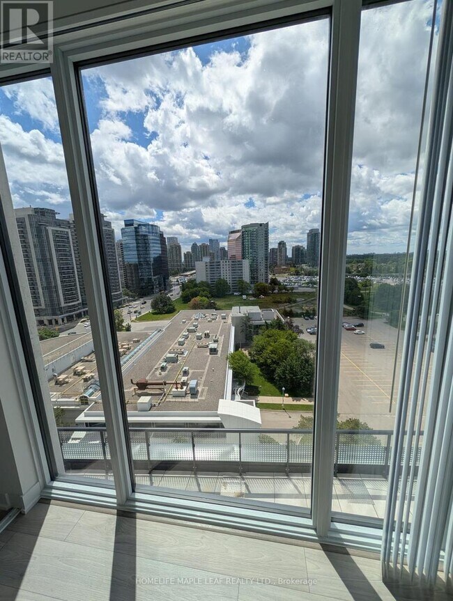 Photo du bâtiment - 5858 Yonge St