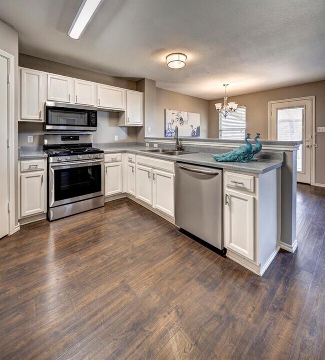Building Photo - 971 Goldenrod St