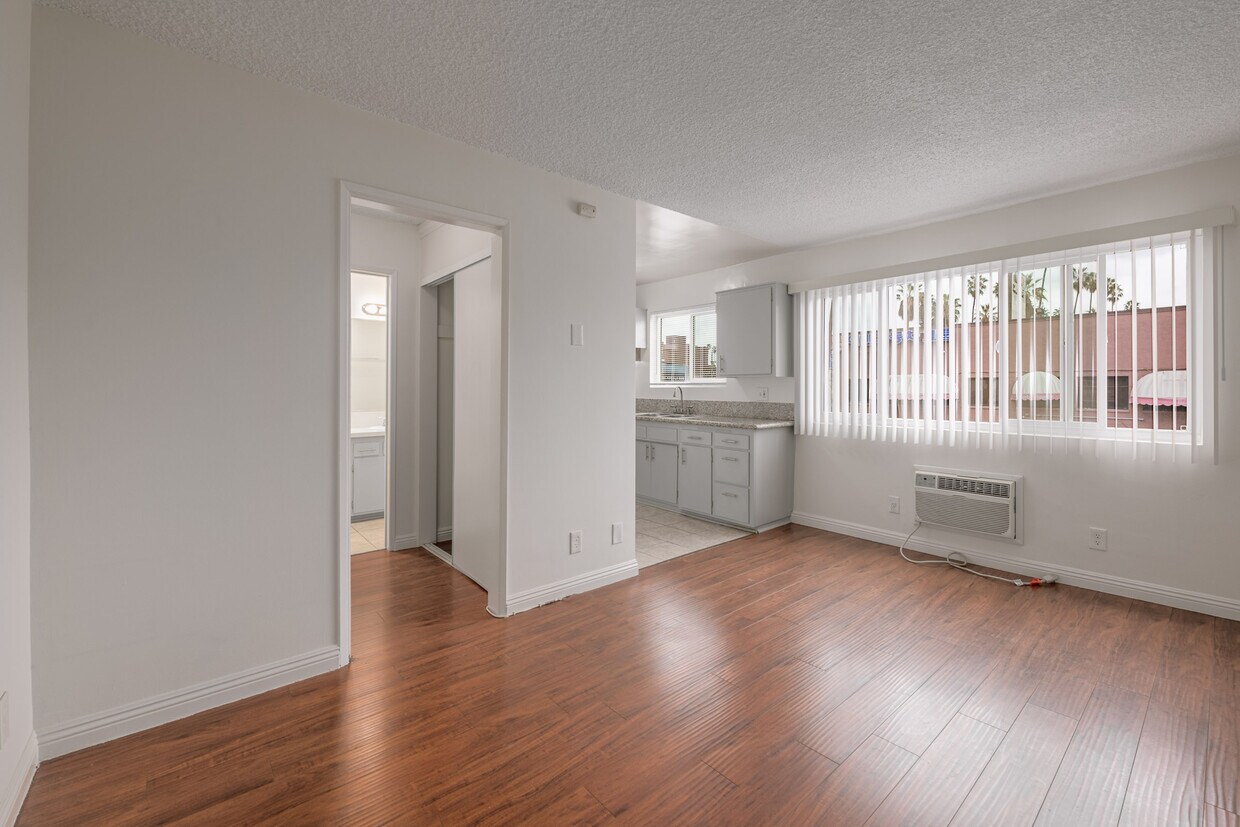 Foto principal - 981 Elden Ave