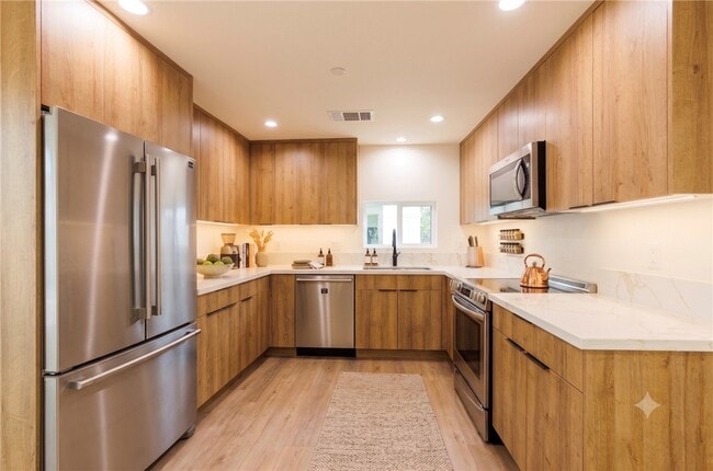 Building Photo - 5933 Comey Ave