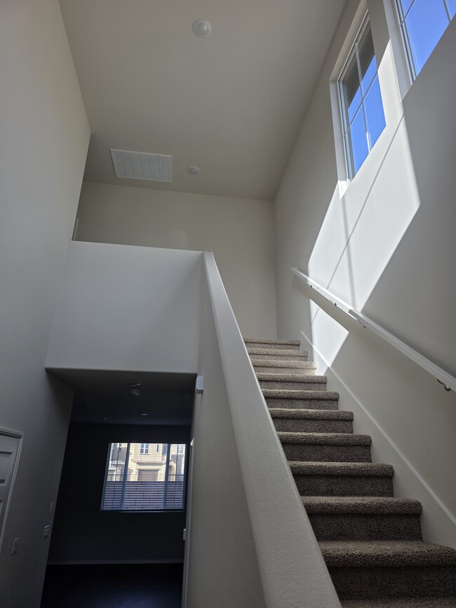 Building Photo - 40406 Via Cava