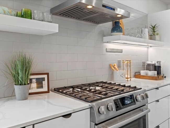 Building Photo - Luxury 4-Bed, 3.5-Bath Denver Home with Ro...