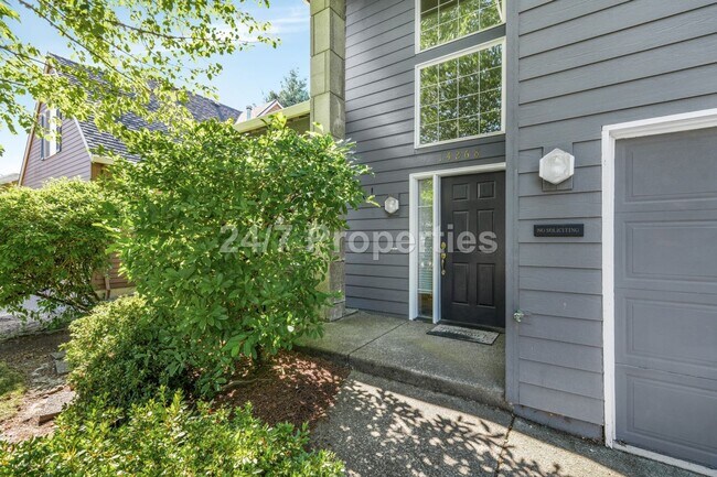 Foto del edificio - Inviting 3 BD | 2.5 BA Home w/ Massive Bac...