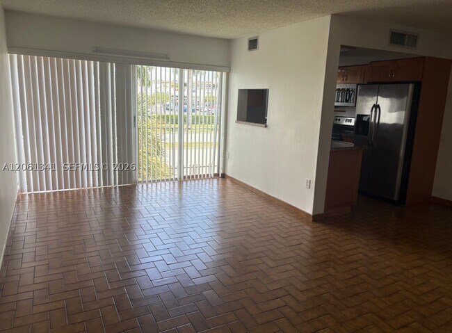 Foto del edificio - 9300 W Flagler St