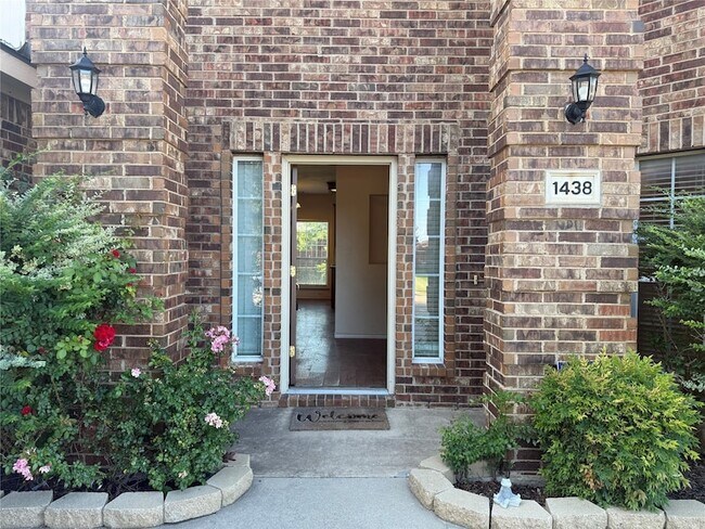 Foto del edificio - 1438 Kingsley Dr