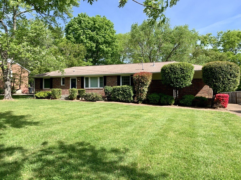 Foto principal - 520 Rochelle Dr