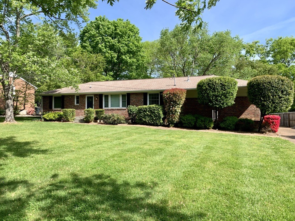 Primary Photo - 520 Rochelle Dr