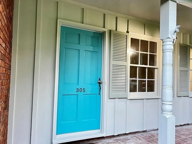 Building Photo - 305 Hartsfield Ln