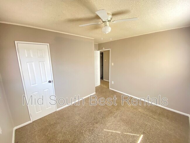 Building Photo - 3381 Madewell St