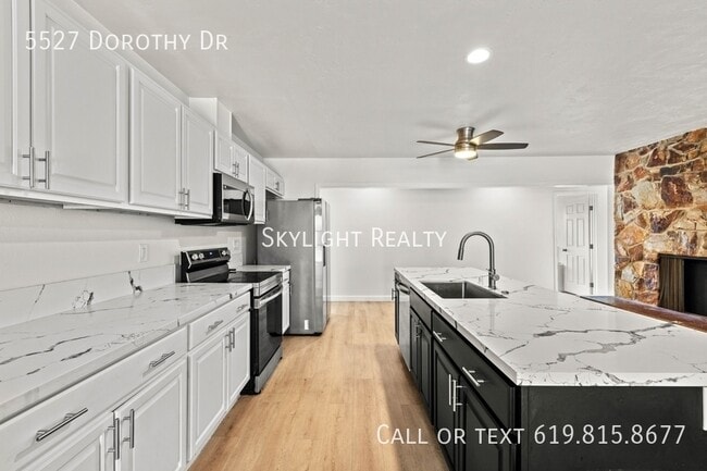 Building Photo - 5527 Dorothy Dr