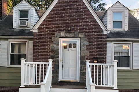 Primary Photo - 520 Walnut St