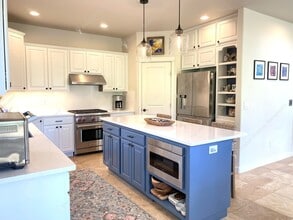 Building Photo - 3274 NW Fairway Heights Dr