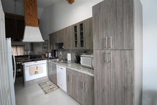 Building Photo - 2331  Azalea Ct  . Pembroke Pines Fl 33026