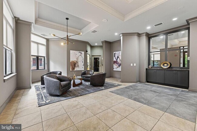 Foto del edificio - 2220 Fairfax Dr