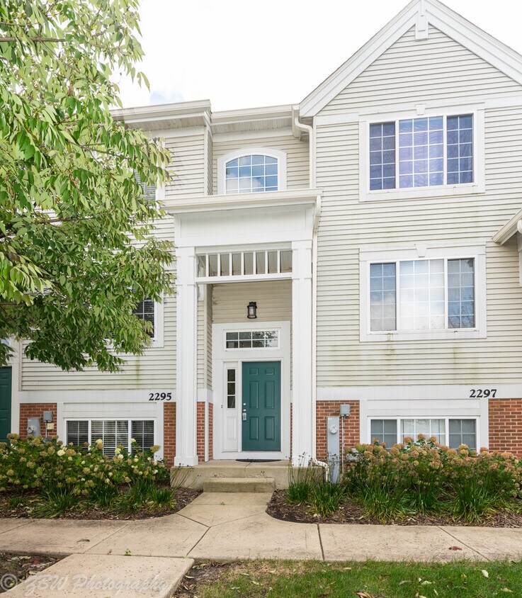 2295 Twilight Dr Unit 2295, Aurora, IL 60503 Condo for Rent in Aurora