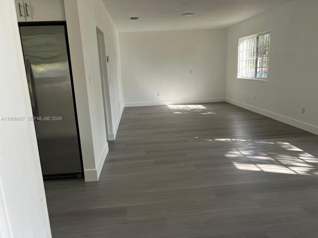 Foto del edificio - 1185 NW 134th St