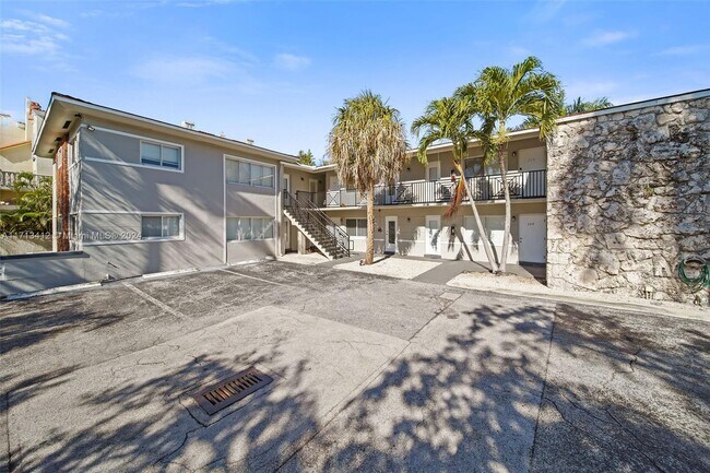 Foto del edificio - 95 Edgewater Dr