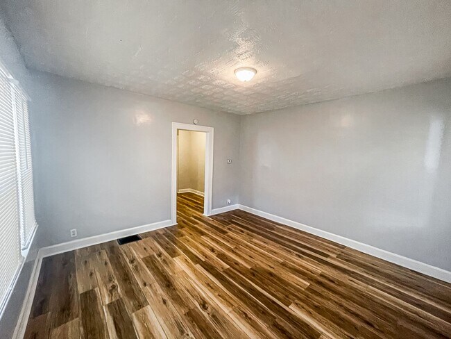 Foto del edificio - 1315-1317 N Gale St
