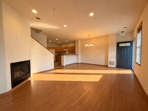 Building Photo - 6829 Narcissus Ln N