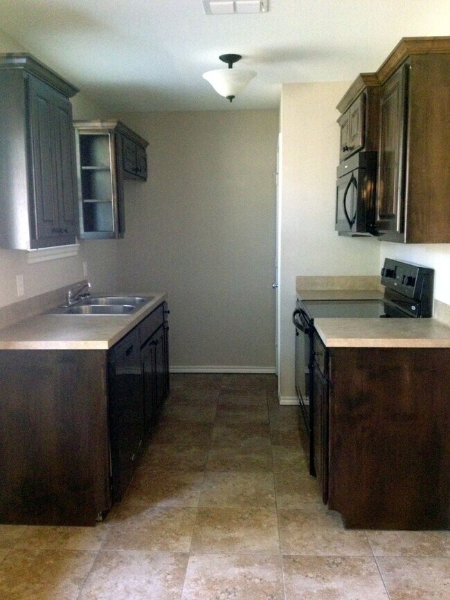 Building Photo - 2 Bedroom, 2 Bathroom Duplex in Lindale!