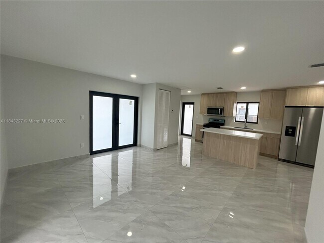 Foto del edificio - 3765 SW 122nd Pl