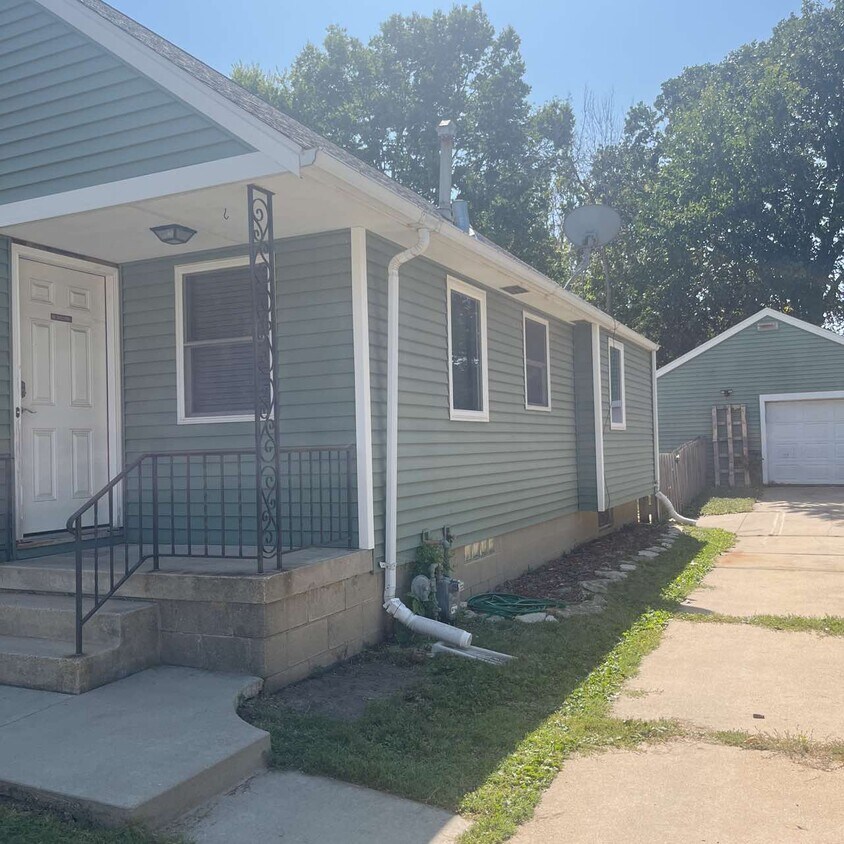 Foto principal - 1212 3rd St NE