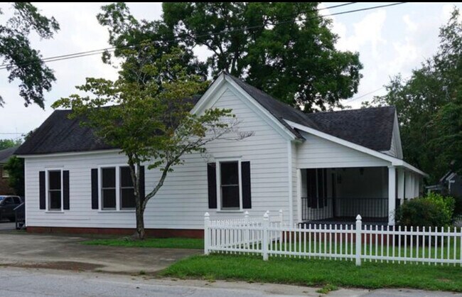 Building Photo - 109 Church St