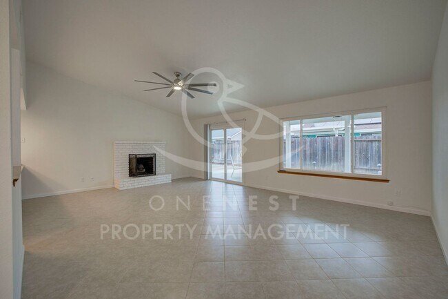 Foto del edificio - Walking distance to Joiner Park; GREAT corner lot home in Lincoln CA