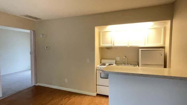 Building Photo - Garden West One Apartments