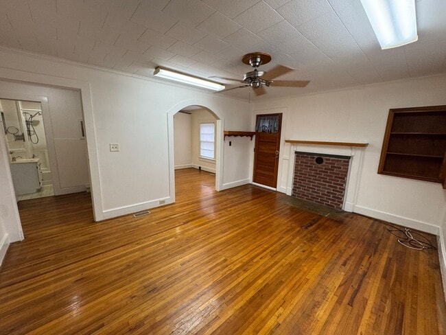 Building Photo - 112 Kale St