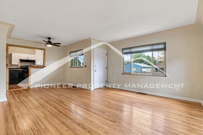 Foto del edificio - Cozy House with Central A/C and Fenced Back Yard
