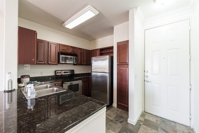Building Photo - 7575 Kirby Dr