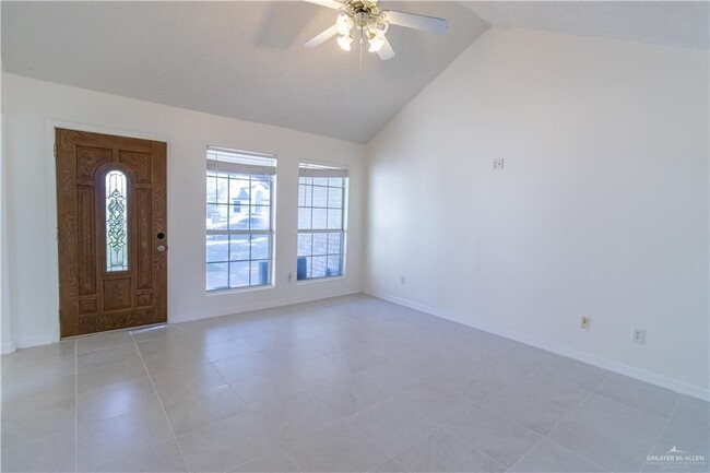 Building Photo - 404 Chile Pequin Dr