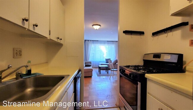 Building Photo - 1 br, 1 bath House - 4545 MacArthur Blvd N...