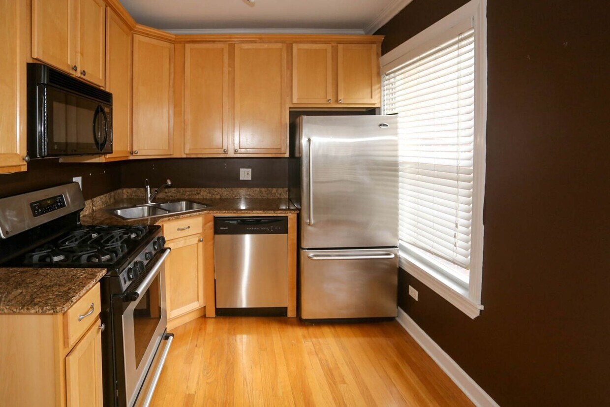 Foto principal - 626 W Roscoe St