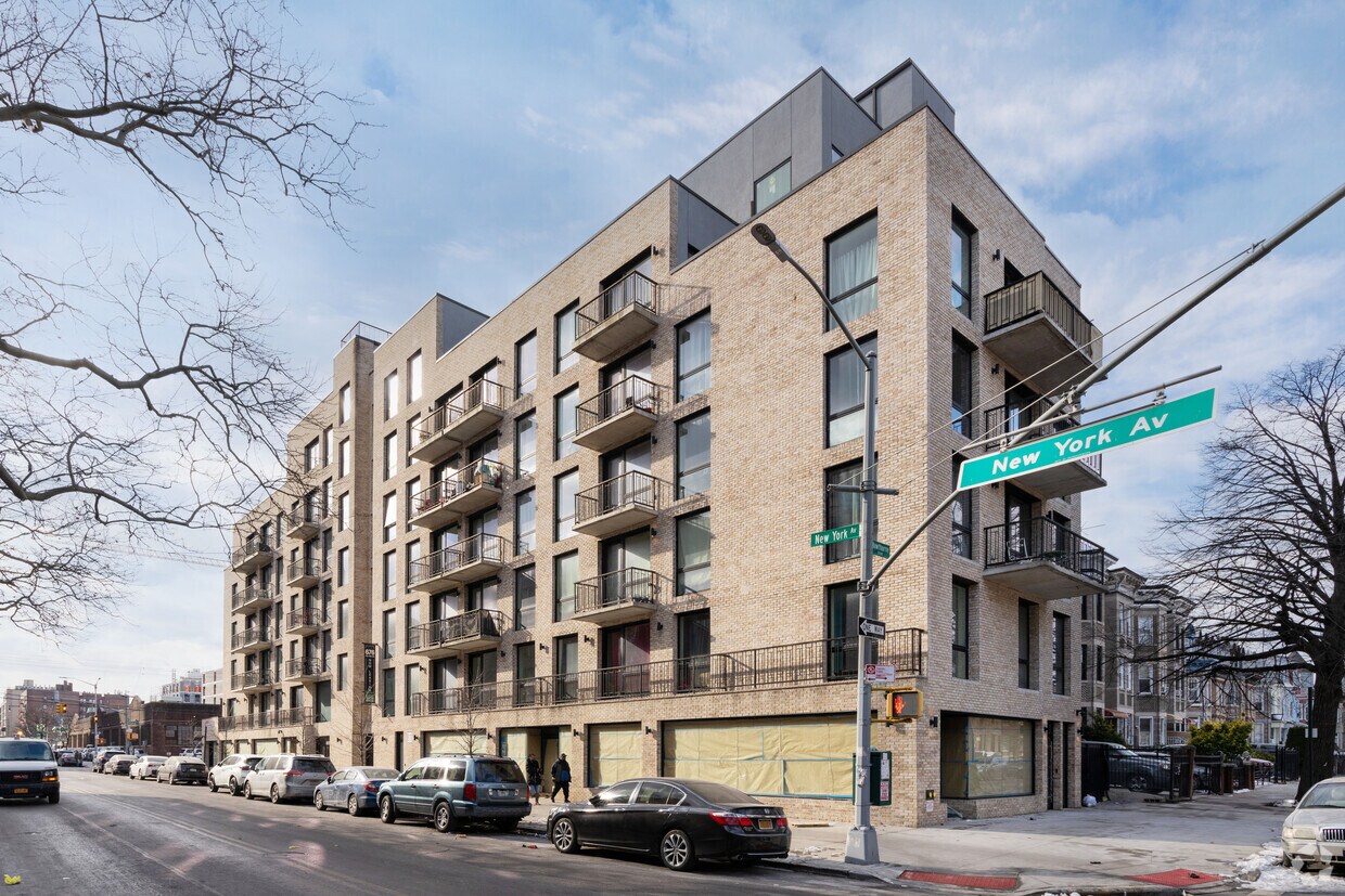 Primary Photo - 664 New York Ave