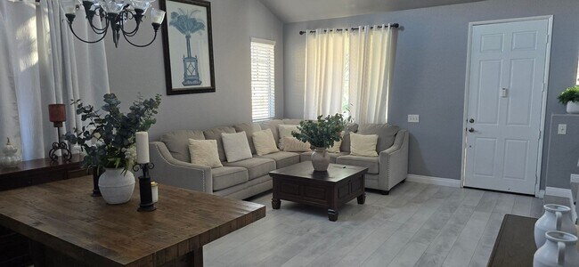 Foto del edificio - Beautiful Corner Home for Rent Sunnymead Ranch Location 3Bd/2.5Ba and BONUS ROOM