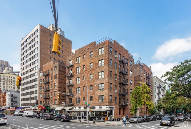 Building Photo - 212 W 22nd St
