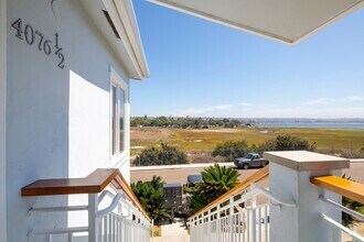 Building Photo - 4076 1/2 Crown Point Dr