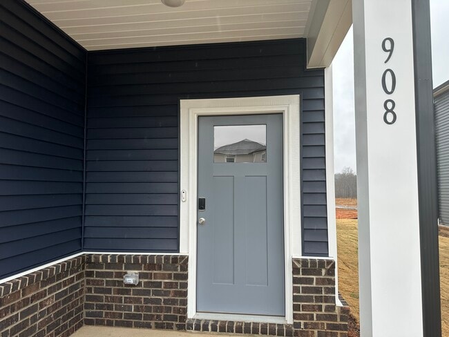 Building Photo - 908 Grand Mesa Dr