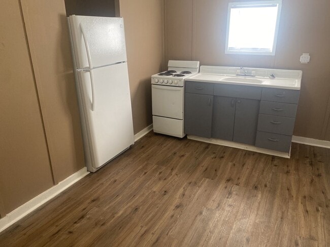 Building Photo - r3918