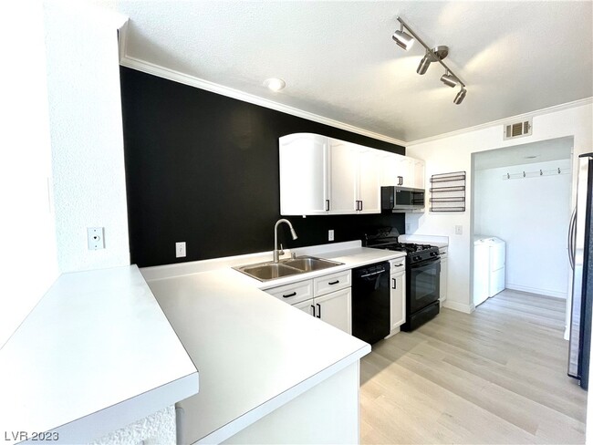 Building Photo - 8011 Delbonita Ave