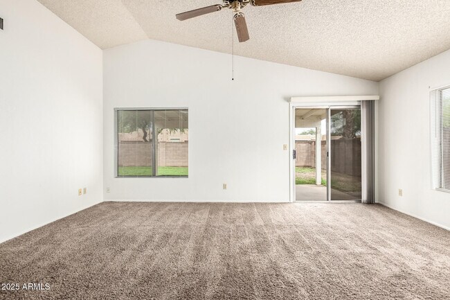 Foto del edificio - 10734 W Ruth Ave
