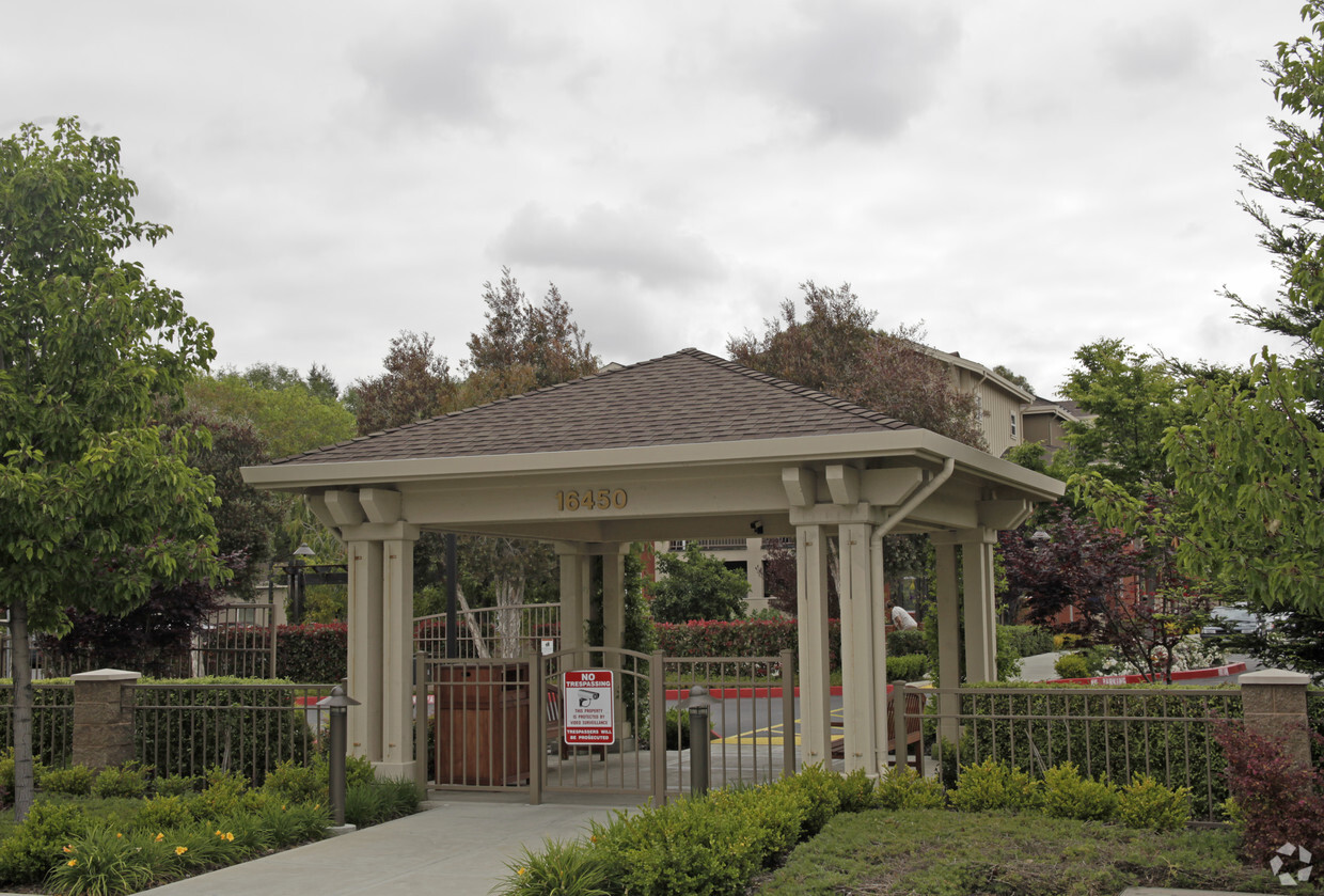 Building Photo - Kent Gardens