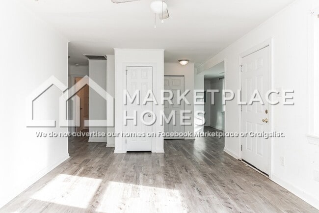 Building Photo - 2247 Onslow Dr