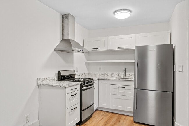 Building Photo - 907 Belmont Ave E