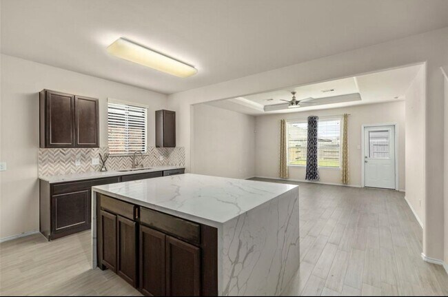 Building Photo - 1102 Larkfield Dr
