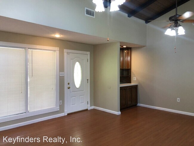 Building Photo - 3 br, 2 bath House - 1217 Briarrose Dr.