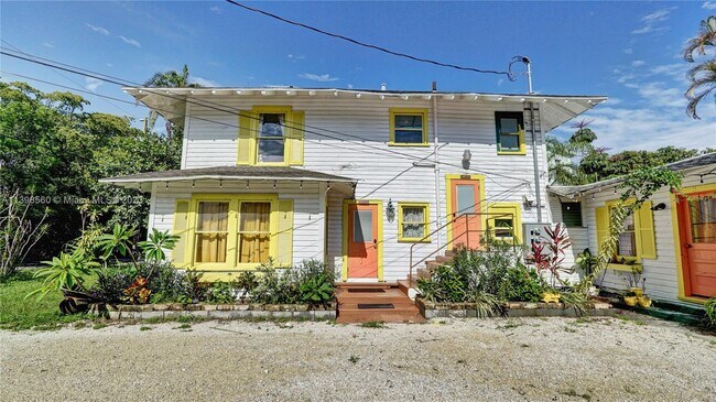 Foto del edificio - 908 SW 2nd Ct